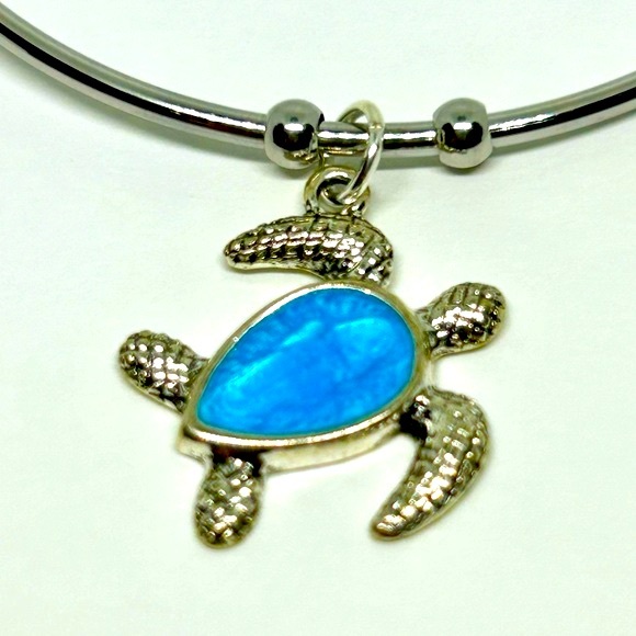 Handmade Sea Turtle Bangle Charm Bracelet! - Picture 5 of 6